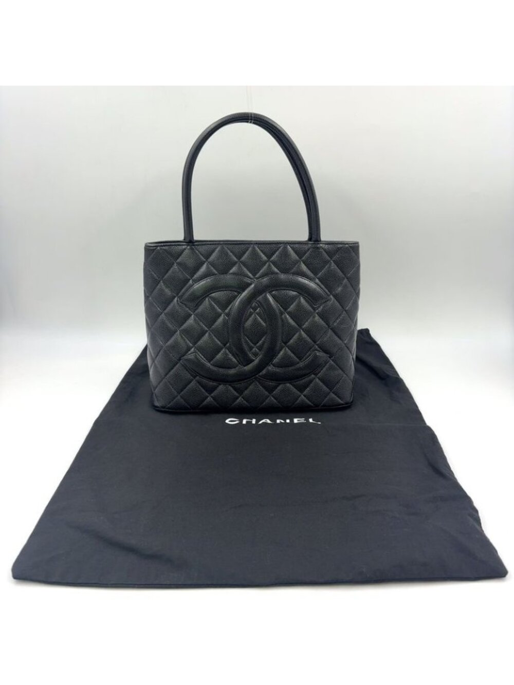 Chanel CC Logo Reprint Caviar Leather Black Tote Gold - Picture 15 of 15